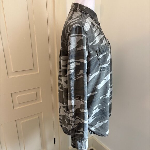 Express Camouflage Tunic Shirt with Convertible Tab/Button Sleeves, Size Medium - Picture 6 of 11